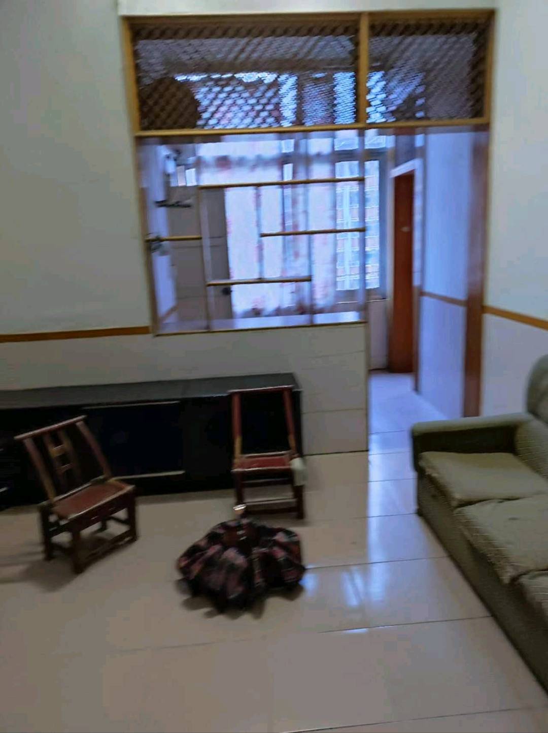 镇南中学教室房出租,不用出校门 图片