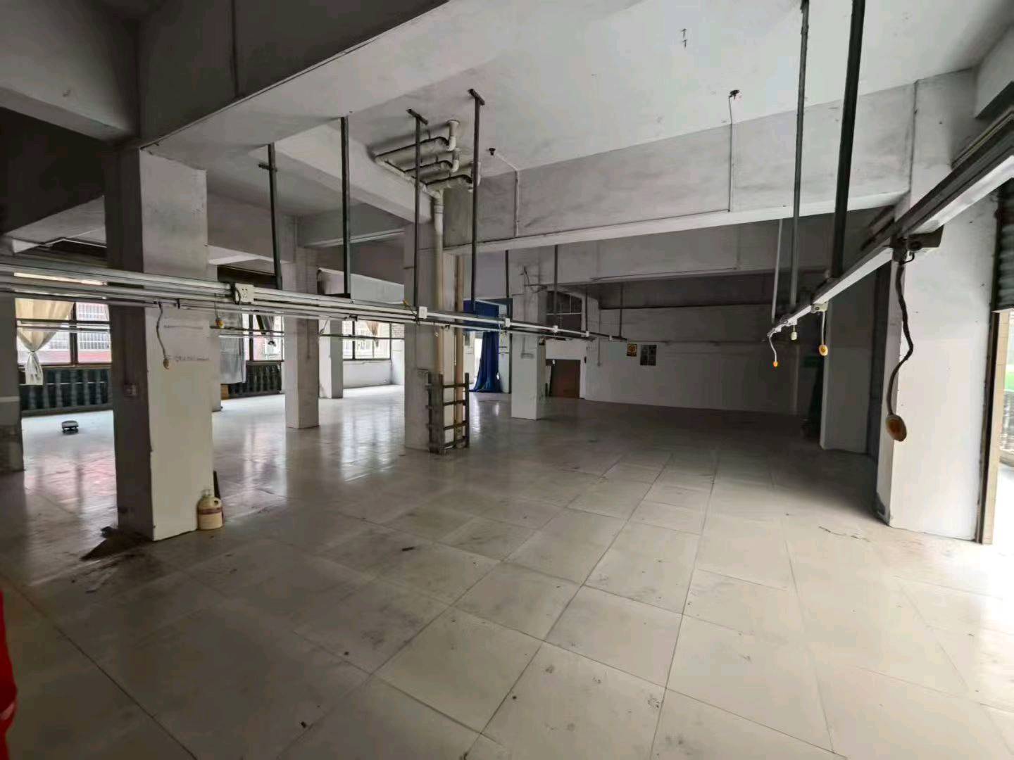 【房屋出租】通山县政府广场对面王朝宾馆2楼门面出租。 图片