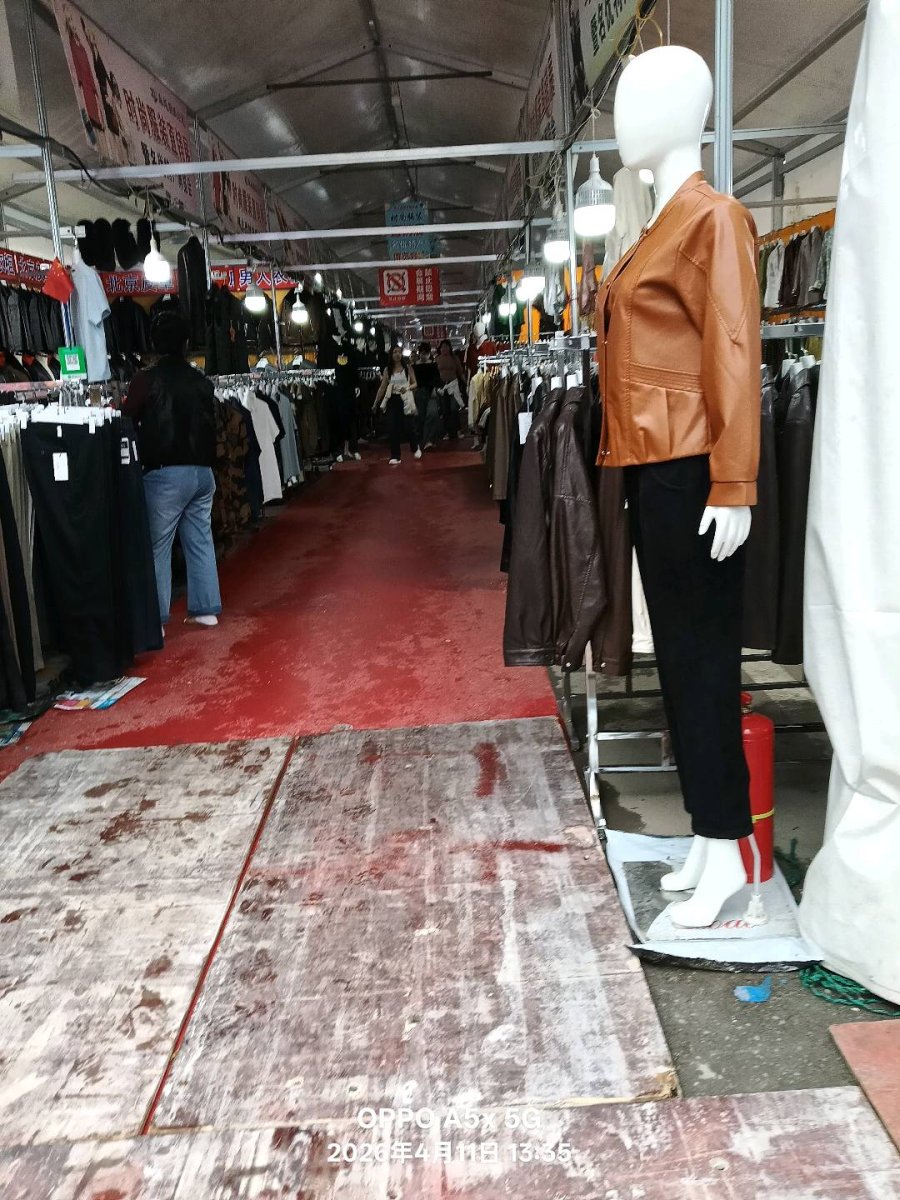 【闲聊】月亮湾水岸花园举办展销会啦。 图片