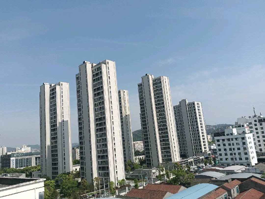 这么大的太阳怎么可能出去浪 图片