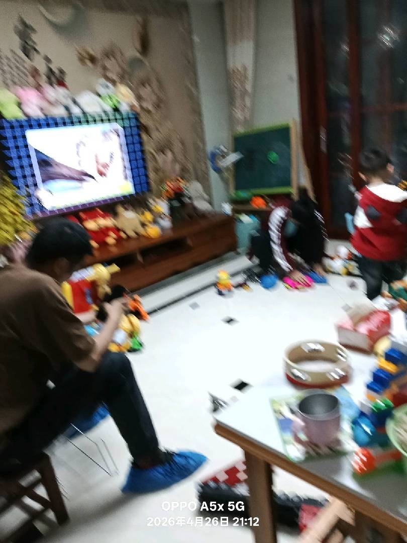 等到晚上八点钟才开饭，喝醉了。 图片