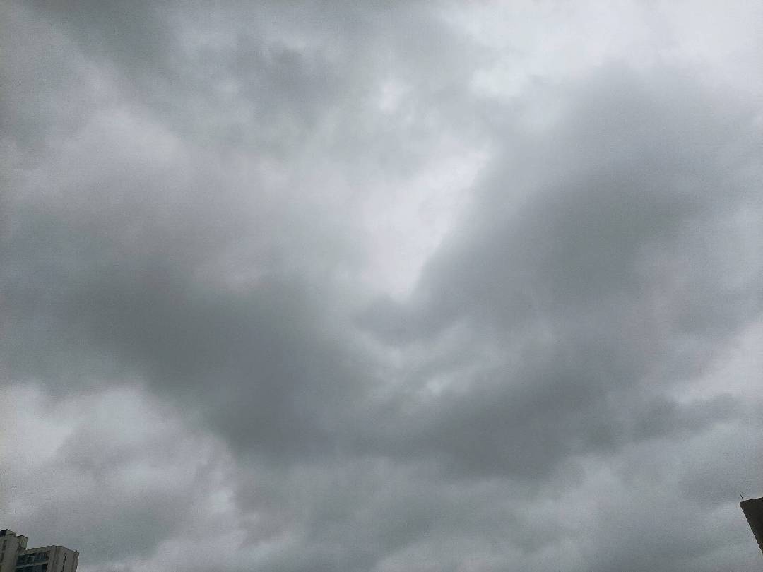 暴风雨来咯！回家收衣服啊 图片