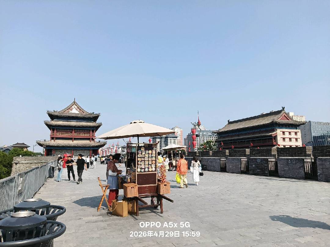十年之后重游西安古城。 图片