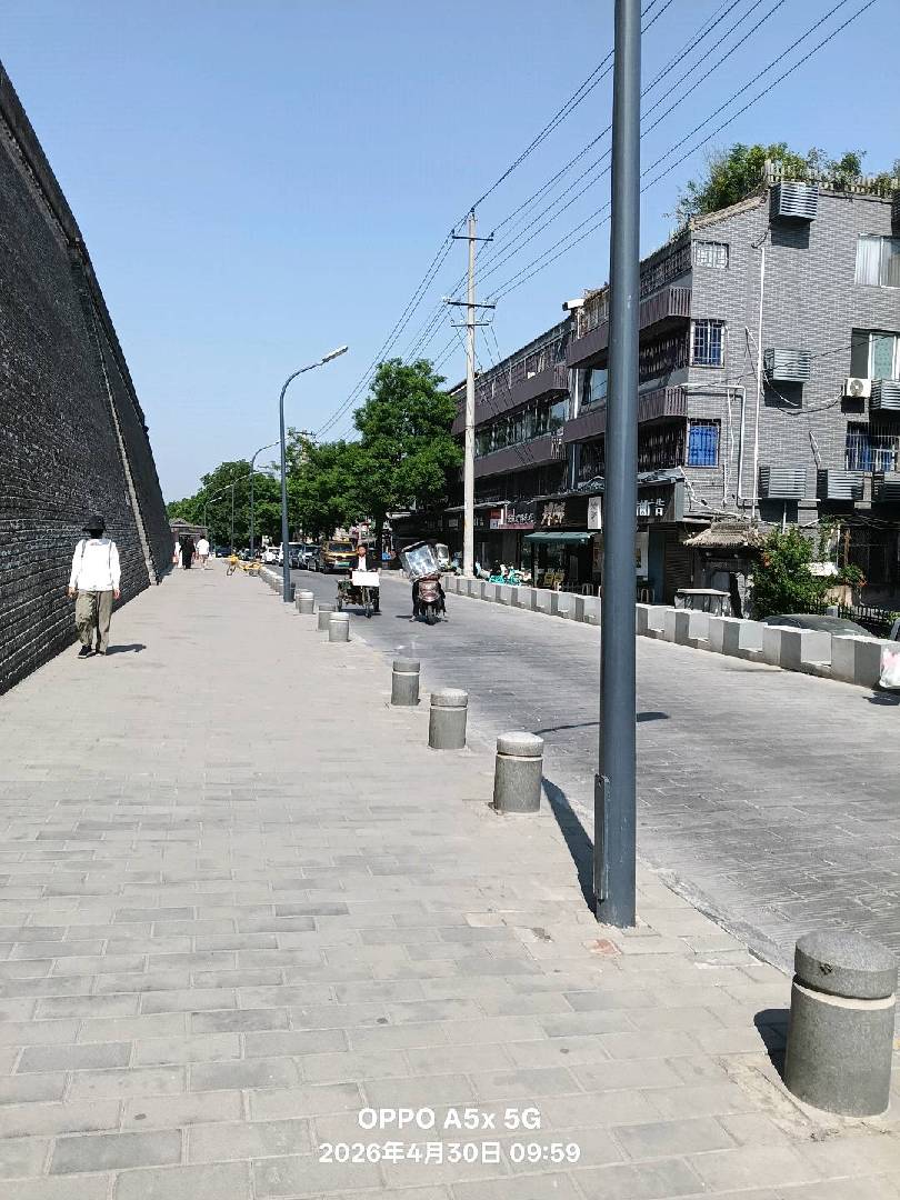 莫使金樽空对月，千金散尽复归来。 图片