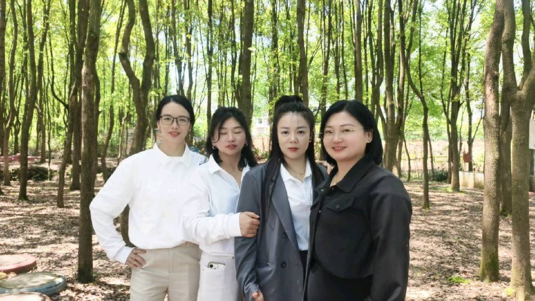 有表演有聚餐的团建，你来吗 图片