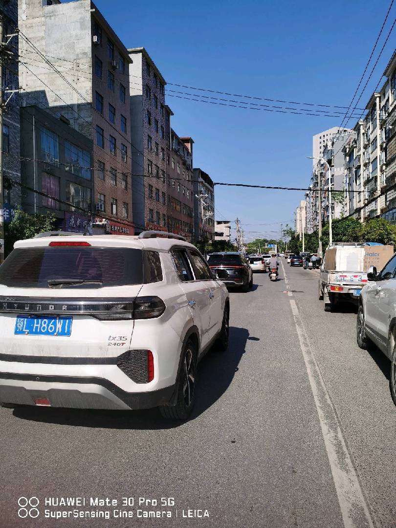 车辆，生活的移动空间，始终承载着你的探索欲望。 图片