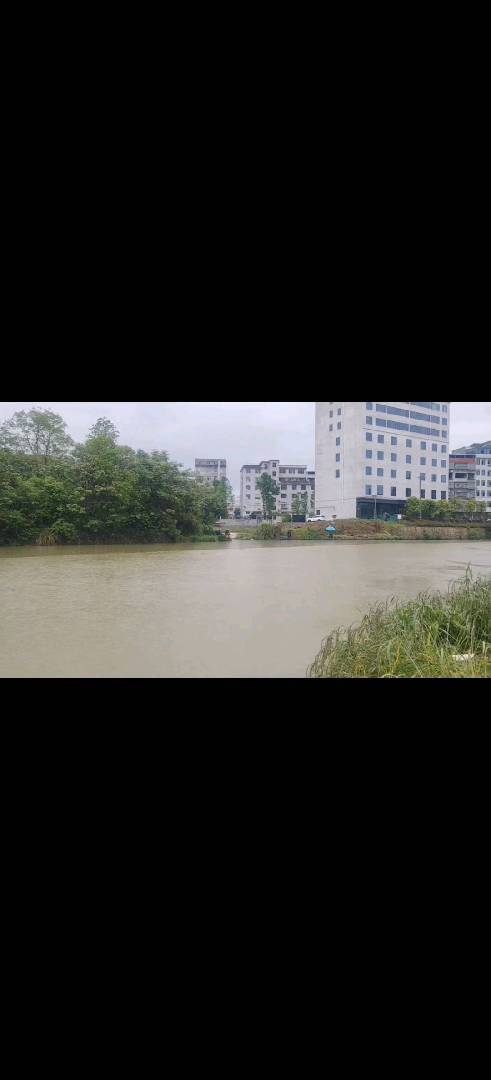 雨后的通羊河，空气清新。 图片