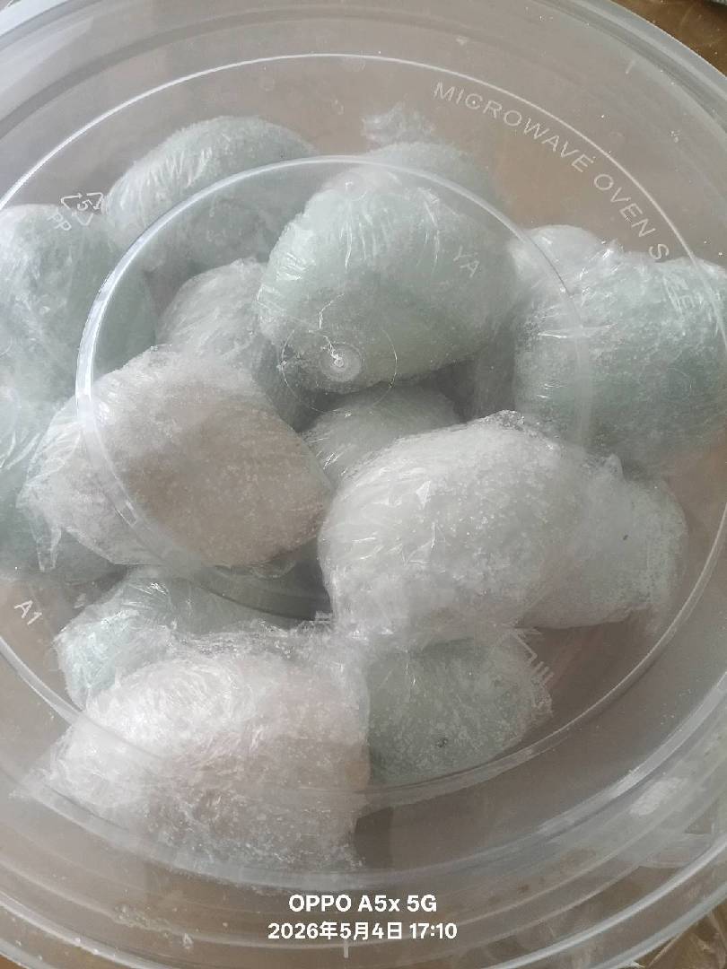 今天自己动手制作又香又咸的咸鸭蛋。 图片