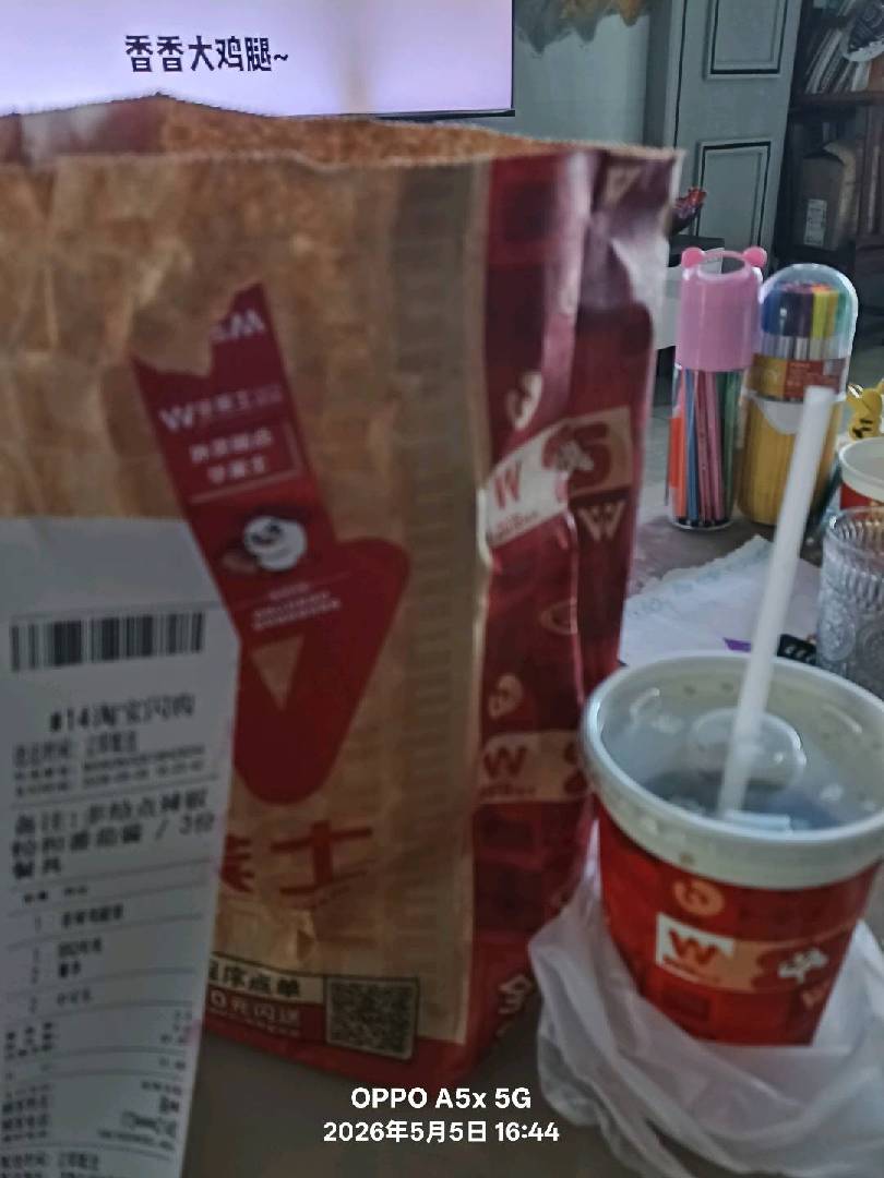 闲来无事，还要点外卖加餐。 图片