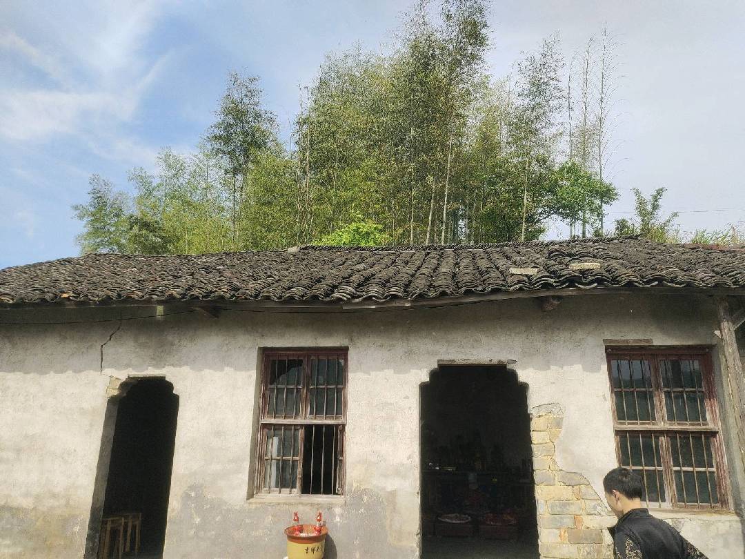 急找捡屋瓦工，会盖老式瓦工一名，价高