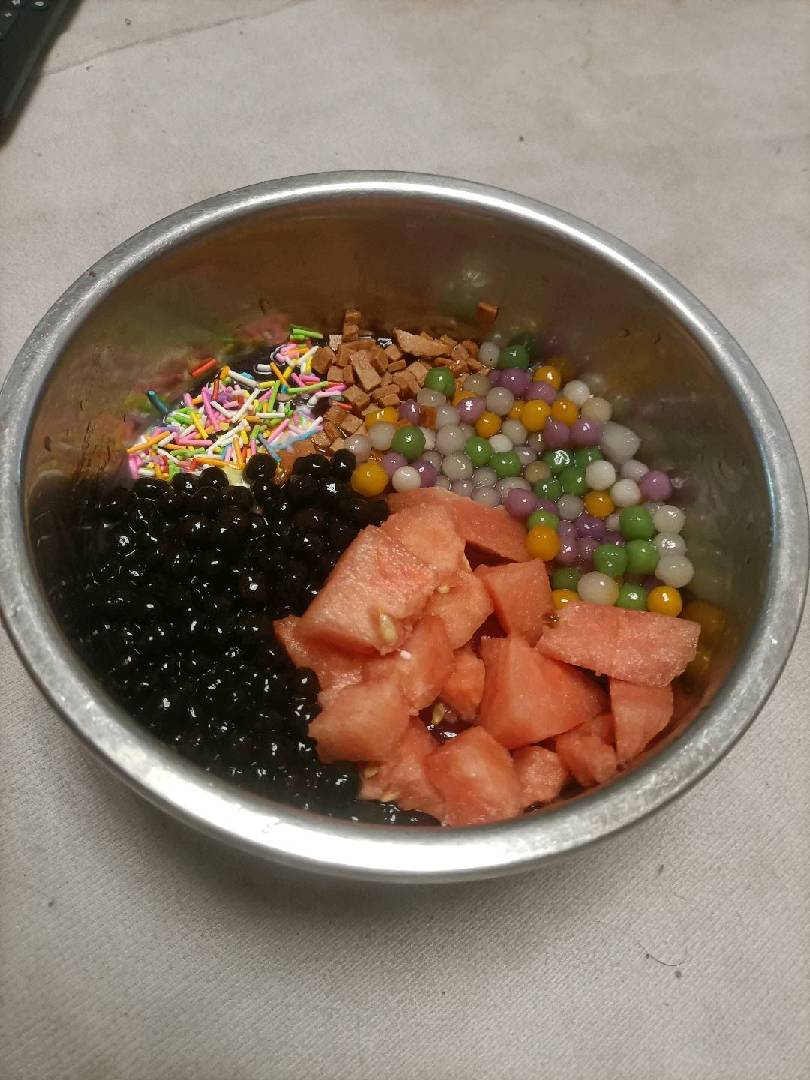  夏天的快乐，是这碗料堆成山的冰粉给的！ 图片