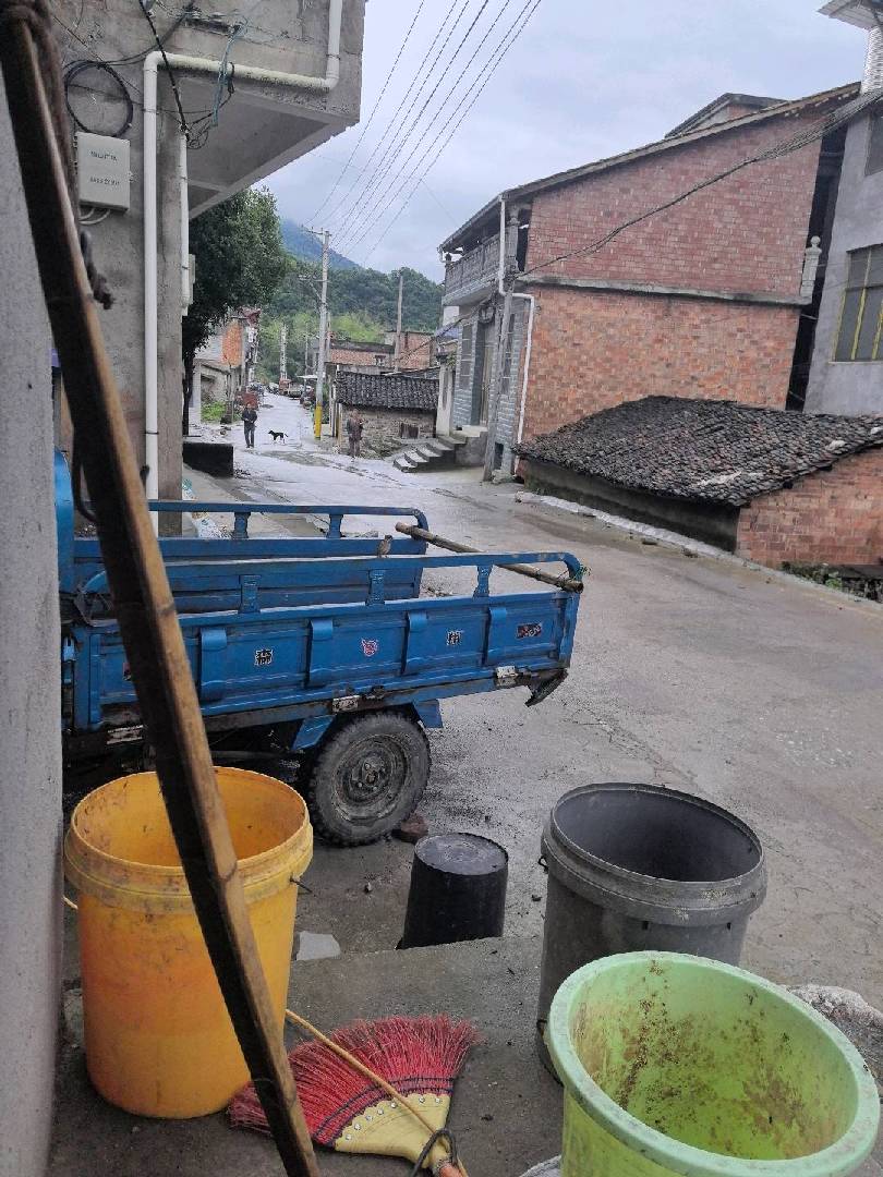 燕厦成龙村来偶遇哦。。 图片