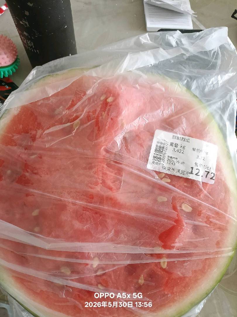 这个西瓜看着皮厚吃着应该肉甜吧！ 图片
