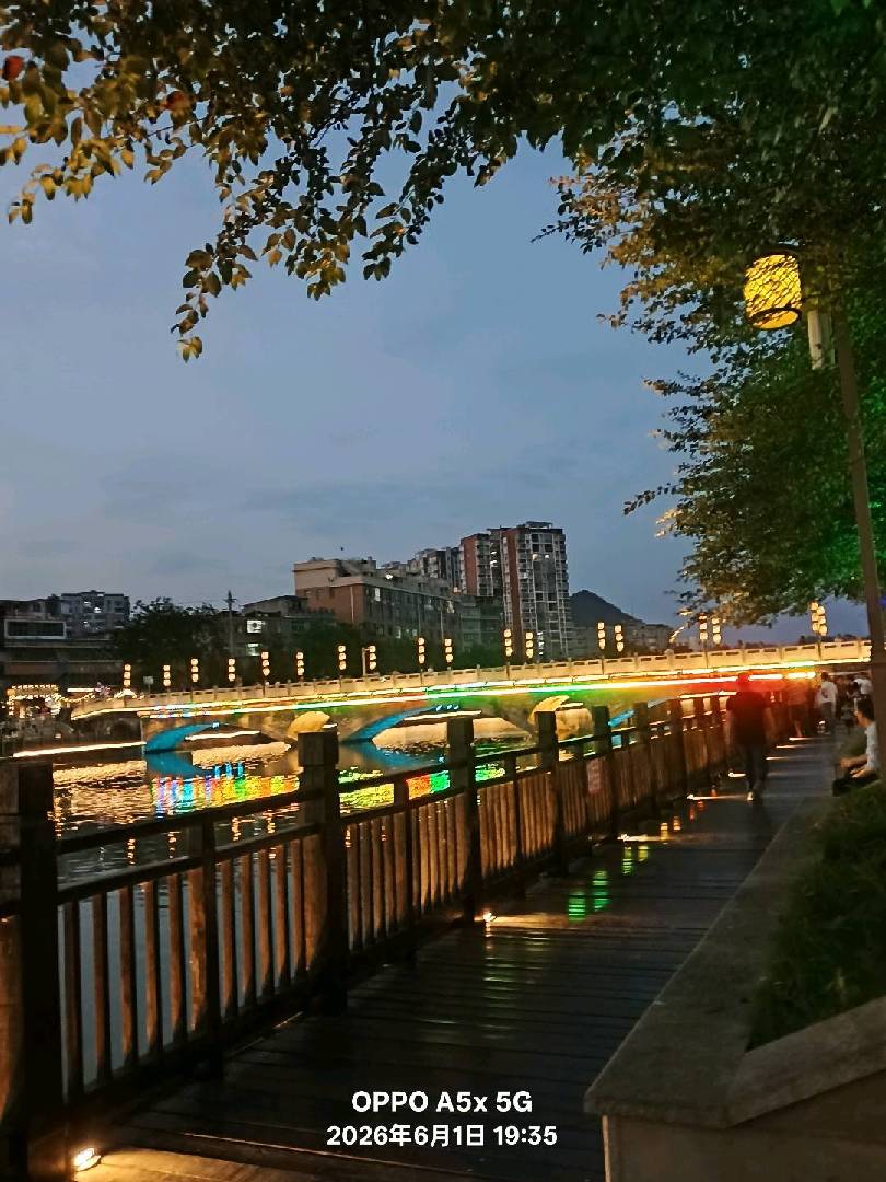 刚到虹桥喷泉停，难道欺我老来行？ 图片