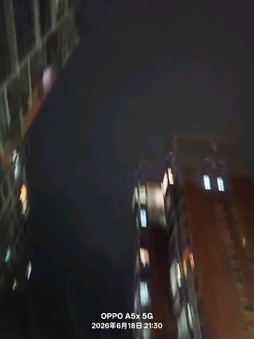 山雨欲来风满楼，谁家喝酒不上头？ 图片